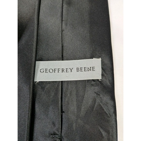 Men's Geoffrey Beene Solid Black Handmade 100% Polyester Tie #T14 - Picture 3 of 3